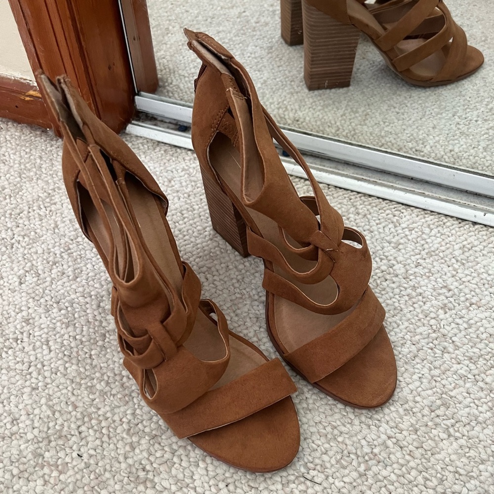 Brown suede heels - worn once in a wedding - Excellent condition!